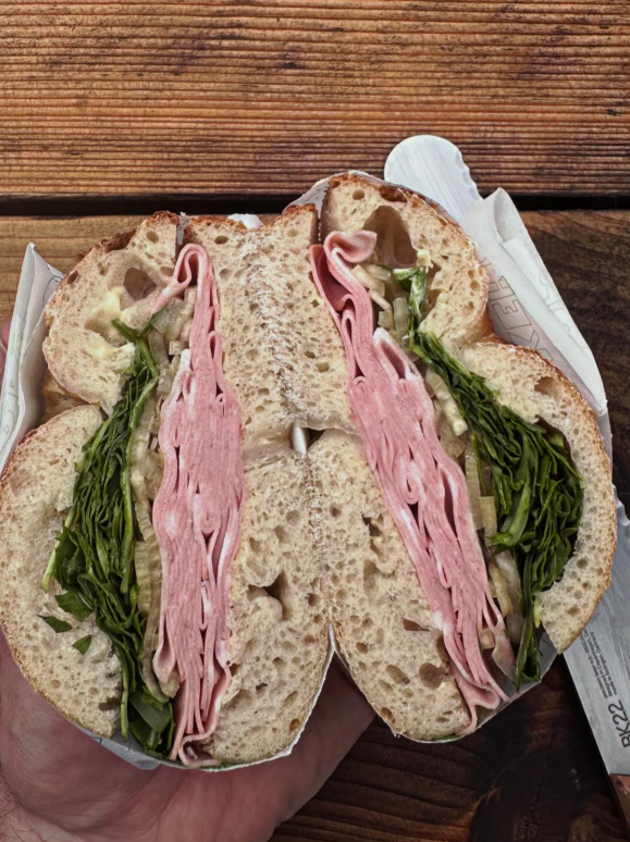Toikey bagel — turkey, avocado, emmental